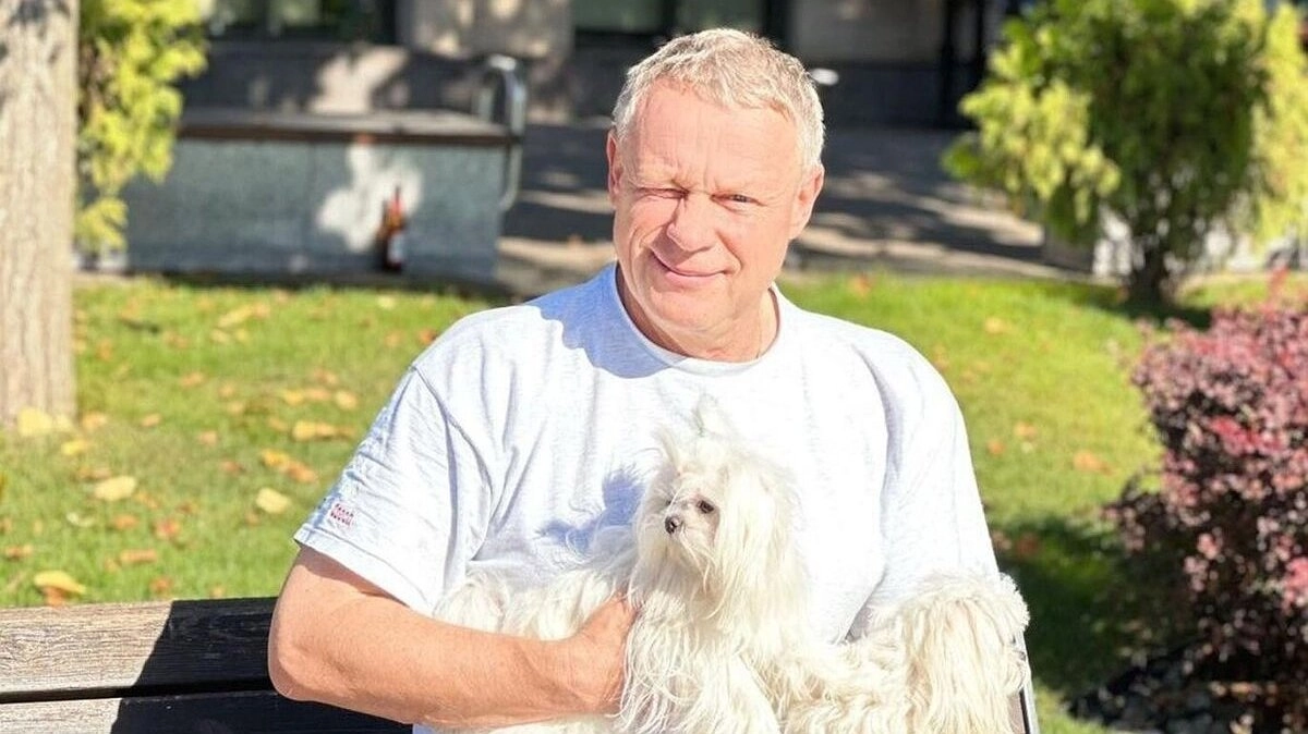 Главная картинка новости: Сергей Жигунов стал одним из первых пассажиров возобновленного аэропорта Геленджика