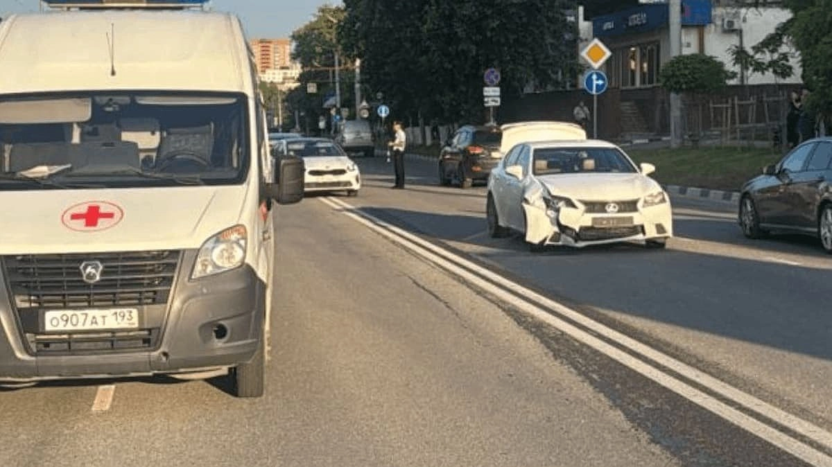 Девочка погибла под колёсами иномарки в Новороссийске: подробнее