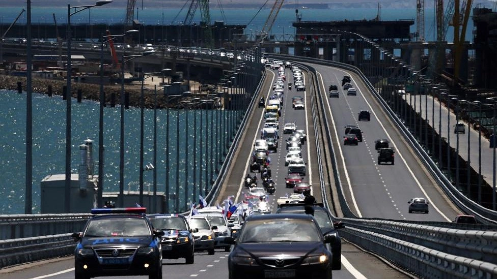 Главная картинка новости: 210 машин в пробке: что творится на подходах к Крымскому мосту