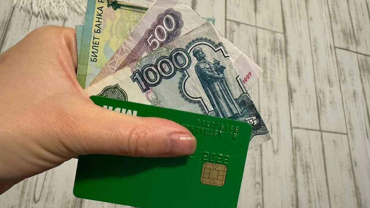 Стоит ли забирать деньги с вкладов в феврале, объяснил экономист