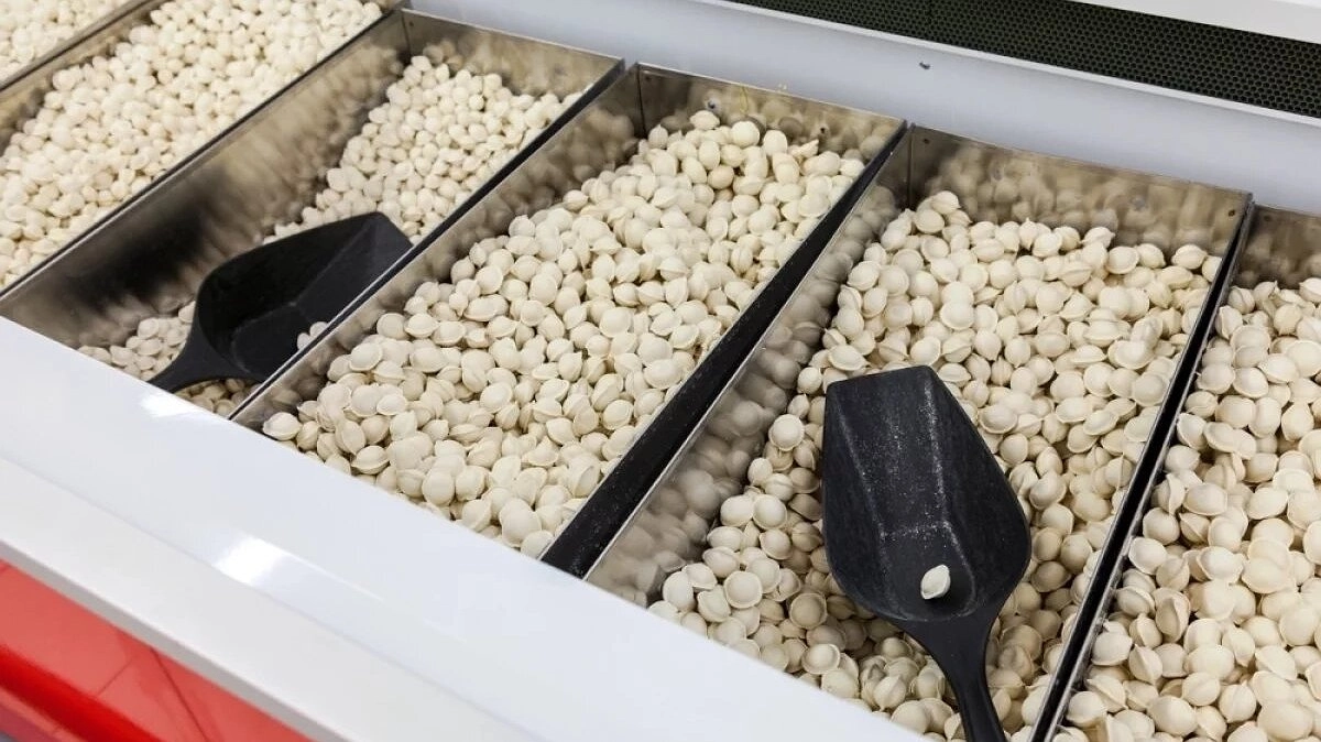 Опытные хозяйки всегда моют пельмени перед варкой — сначала смеялась, а теперь и сама так делаю