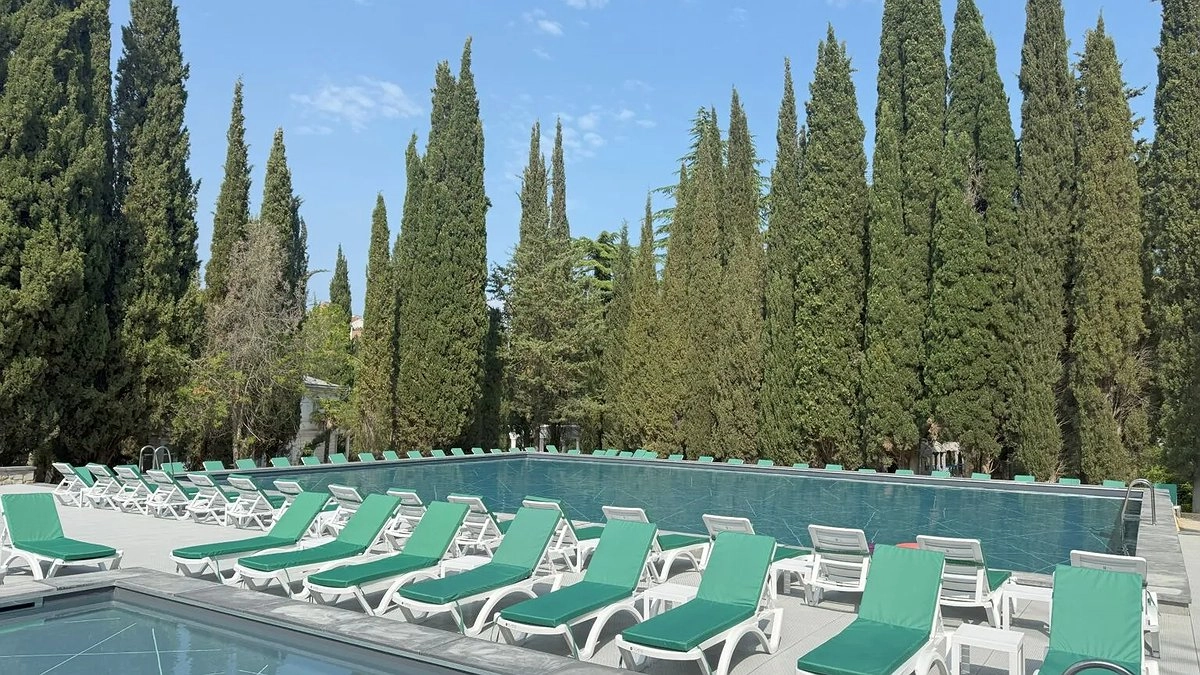 Топ-10 санаториев для отпуска в ноябре-декабре: лечимся без очередей и летних цен