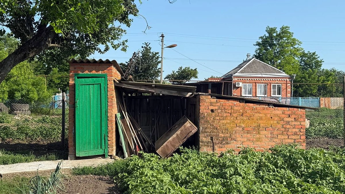 Главная картинка новости: Теперь возведение таких построек на даче запрещена: придется переносить и выкапывать