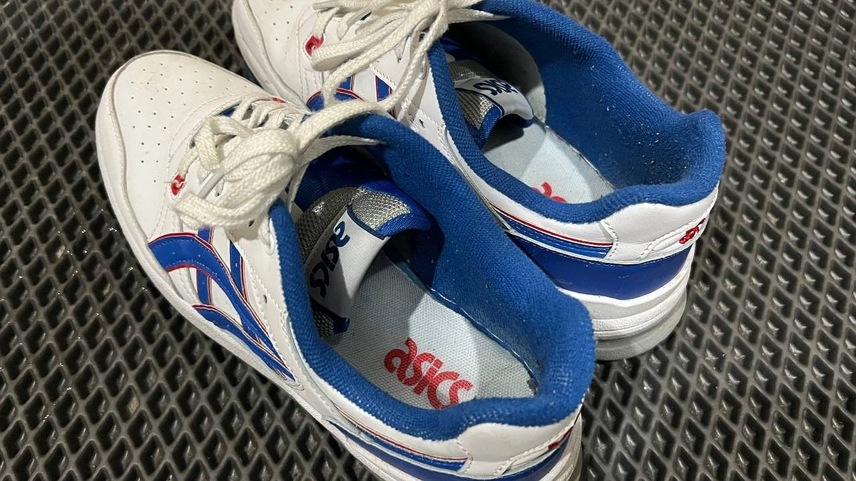 Три капли на ватный диск — и подошва кроссовок опять белая: метод, который реально работает лучше химчистки