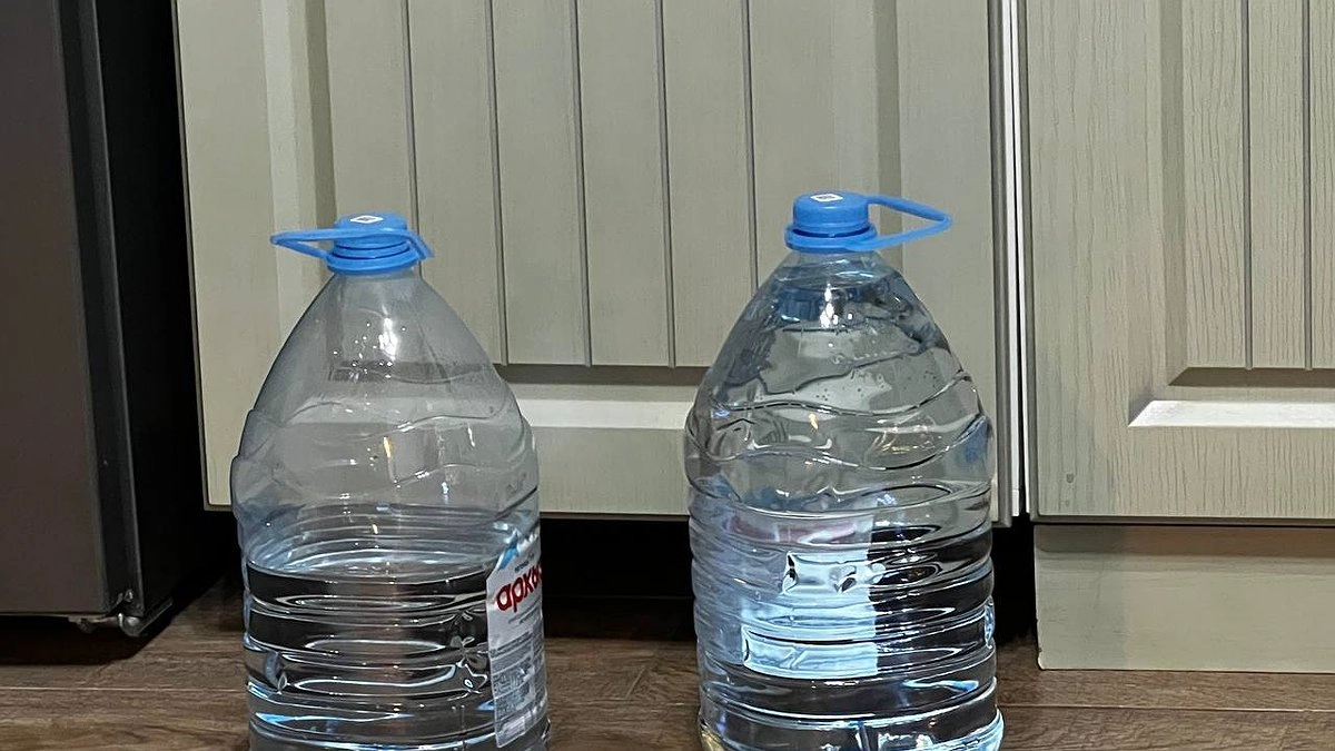 Главная картинка новости: Разрежьте пластиковую бутылку — засоры вылетят со свистом: такой совет поможет забыть о сантехниках и вантузе