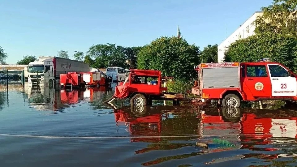 В Краснодаре откачивают воду по 850 адресам — полный список улиц