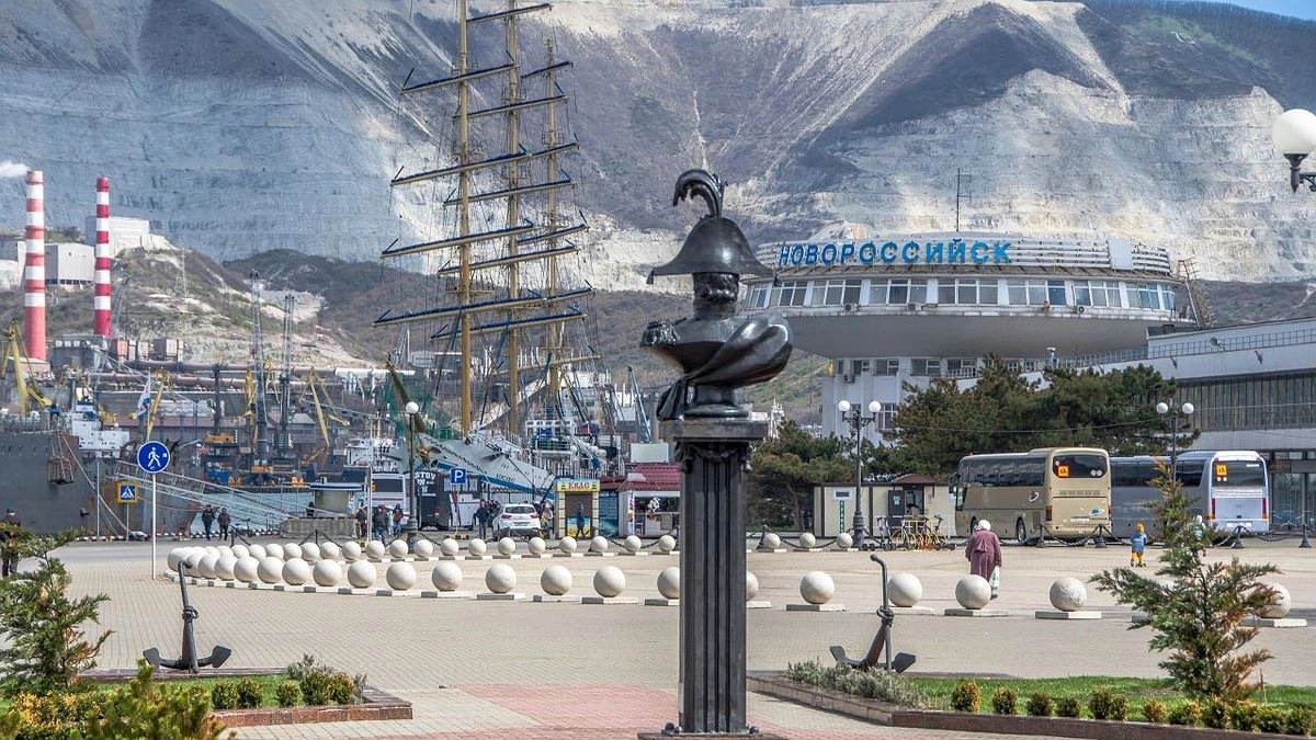 Главная картинка новости: Аллею в Новороссийске назовут именем Брежнева