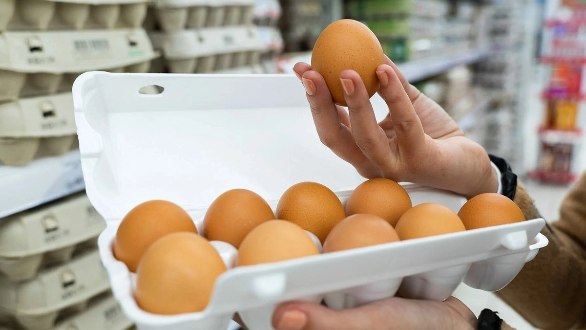 Умные покупатели выбирают яйца в магазине именно так: запомните 2 главных приема опытных хозяек