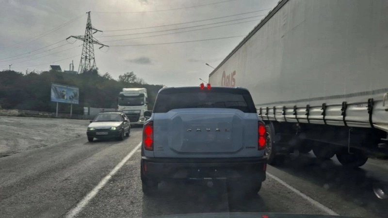 Главная картинка новости: Пригородные автобусы ходят с опозданием на 2,5 часа из-за «адских» пробок под Новороссийском