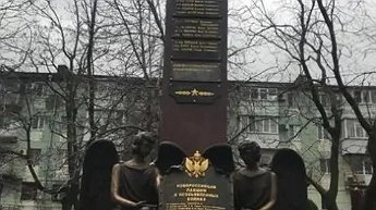 Памятник «Скорбящие ангелы» перенесли в новороссийский сквер Рыбнева