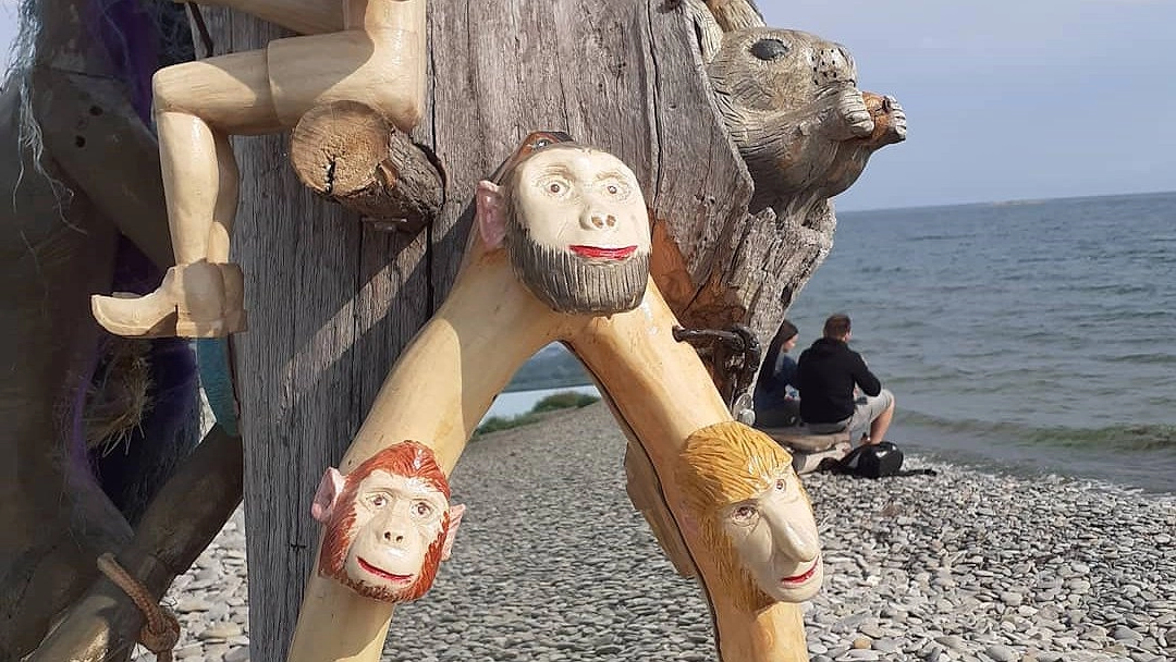 В Новороссийске на мысе Суджук появился арт-объект с зеркалом