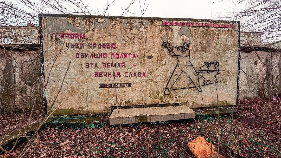 Новороссийцы хотят восстановить заброшенную мемориальную стену