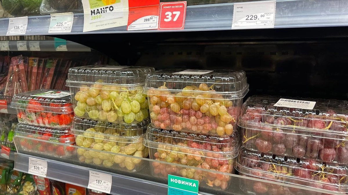 Главная картинка новости: Эта ягода самая опасная: а мы покупаем ее как деликатес, ещё и кормим детей