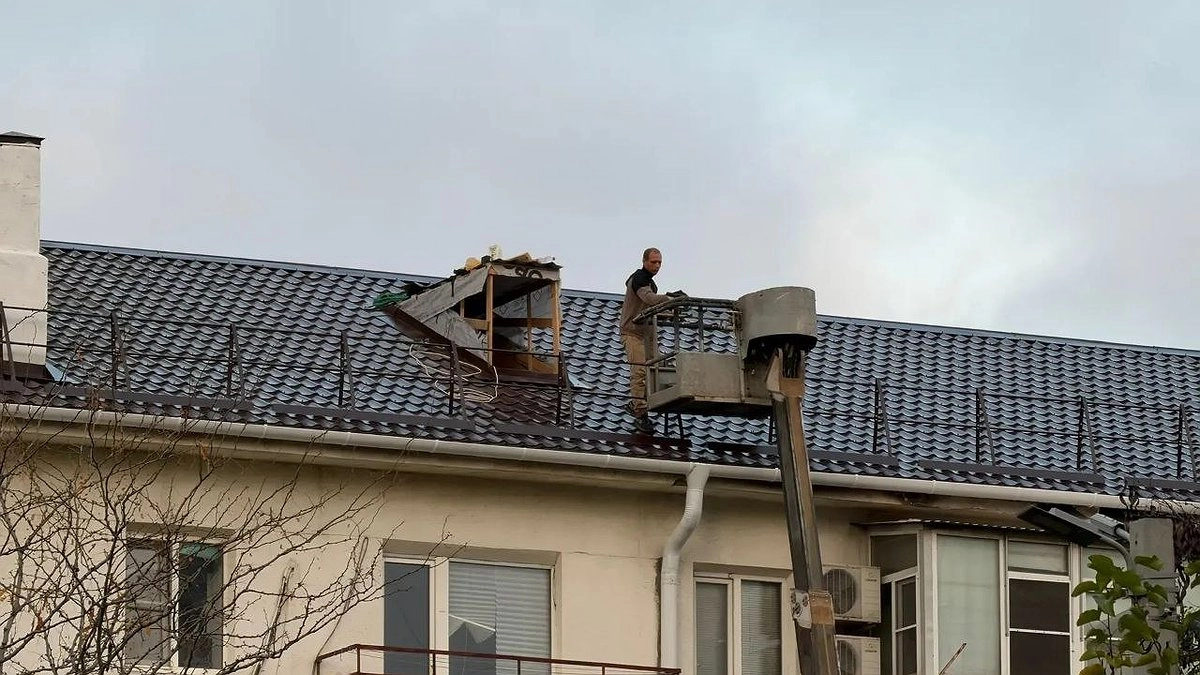 Главная картинка новости: Восстановление Новороссийска после атаки: названы сроки завершения ремонта в поврежденных домах