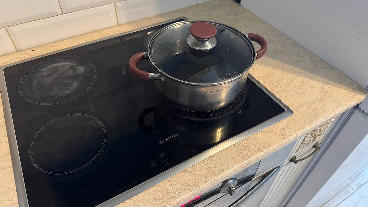 Главная картинка новости: Крышку от кастрюли больше не моем: Один лайфхак перед готовкой - и она всегда в идеале