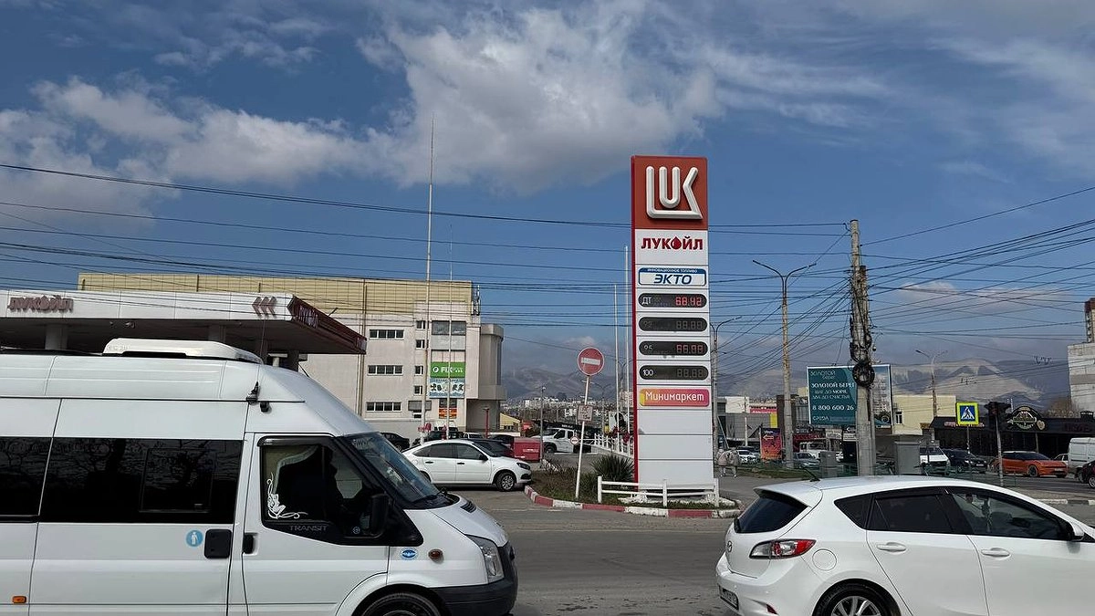 Топливный хаос в Новороссийске: мэр подключил казаков и депутатов