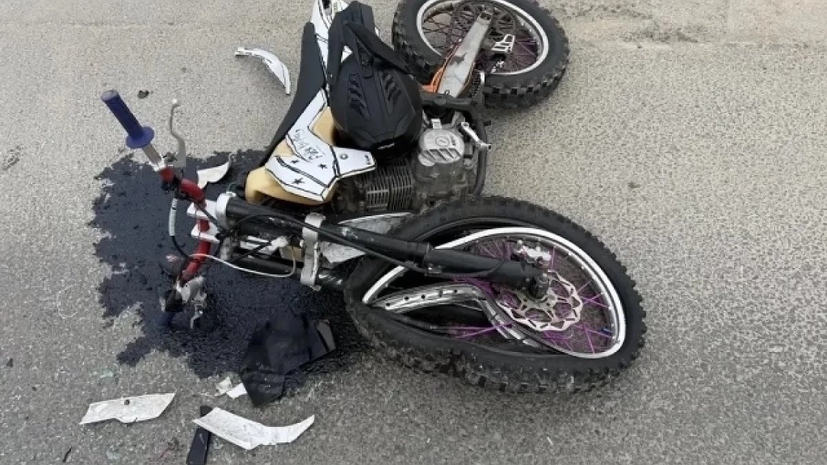 Участник подросткового «байк-шоу» в Крымске попал в реанимацию после столкновения с иномаркой