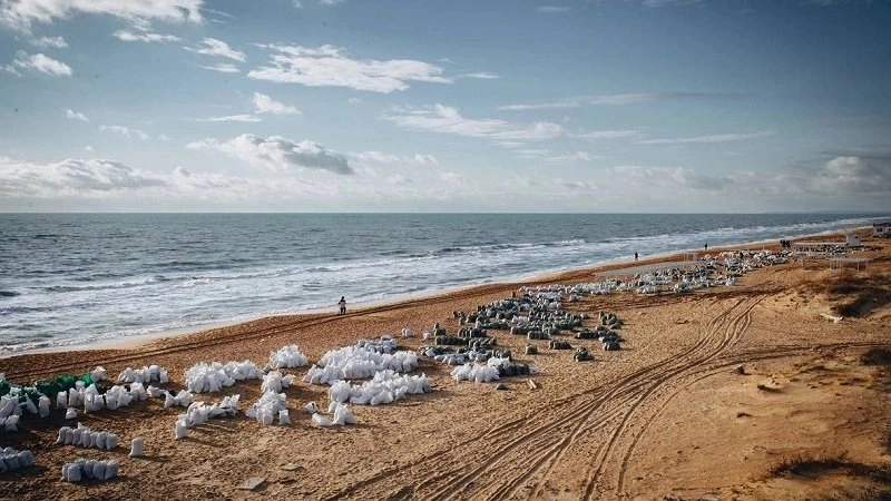 Главная картинка новости: Правительство России выделяет 1,5 миллиарда рублей Краснодарскому краю для ликвидации последствий разлива мазута