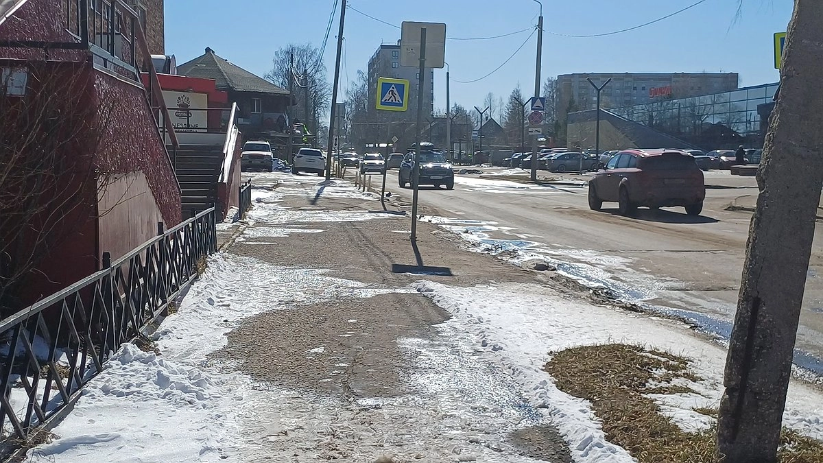 Более 856 тысяч рублей заплатили УК на Кубани за скользкие дорожки у подъездов