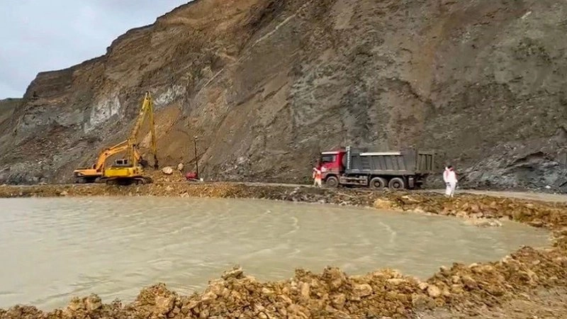 Завершение работ по очистке бухты от мазута: Специалисты трудились всю ночь