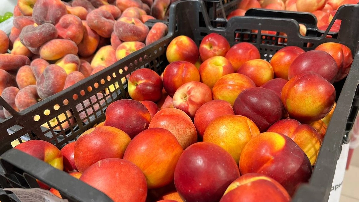 "Ну персик, ну нектарин!": грузинский фермер раскрыл секрет, как выбрать самые сочные фрукты – 5 точных признаков