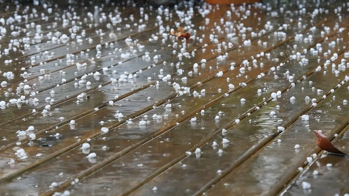 Стихия бьет по Кубани: в выходные край накроют ливни с градом, а над морем возможны смерчи