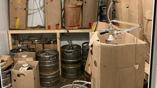 Главная картинка новости: 570 литров нелегального алкоголя изъяли полицейские Новороссийска