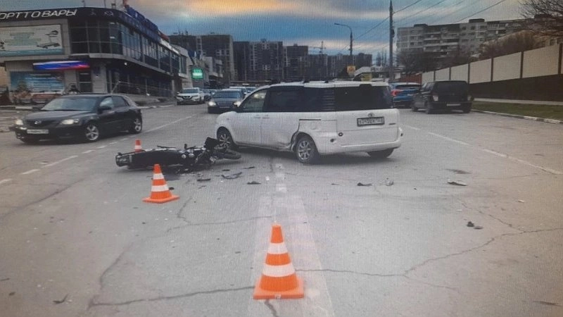 В Новороссийске произошло ДТП с участием мопедиста: подробности от Госавтоинспекции