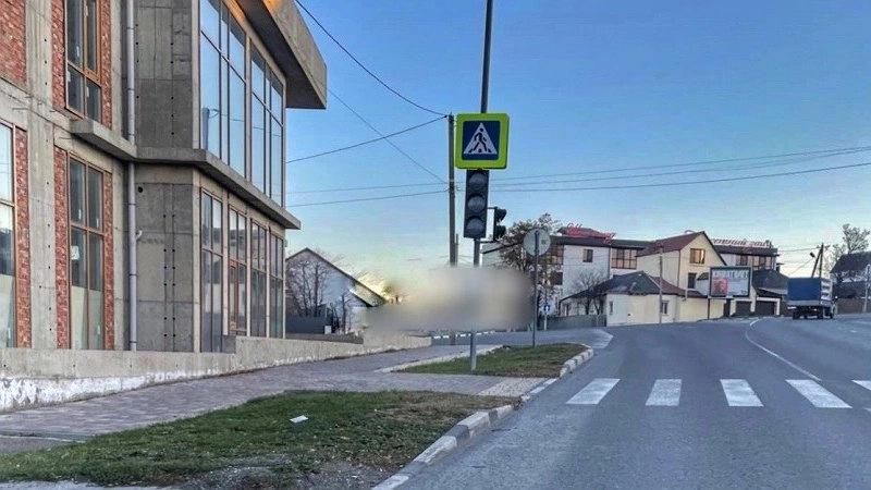 Главная картинка новости: В Новороссийске установлен новый светофор для повышения безопасности пешеходов на Мысхакском шоссе