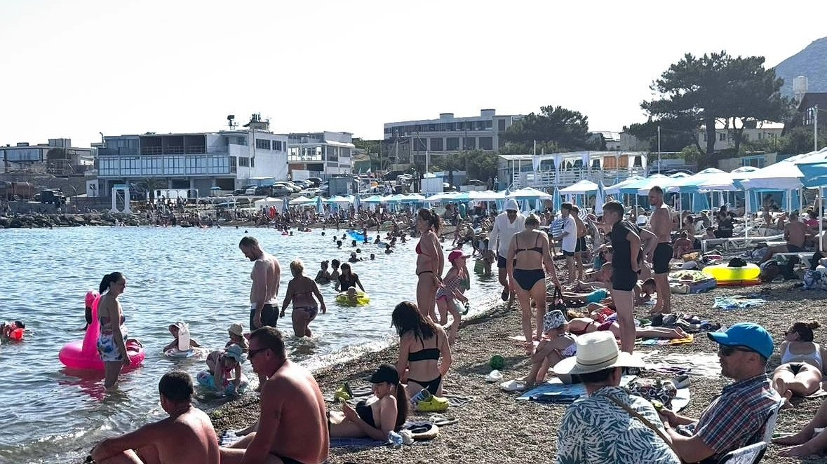 Ночная тревога не помещала туристам и местным активно отдыхать на пляжах Новороссийска: обстановка на 6 июля