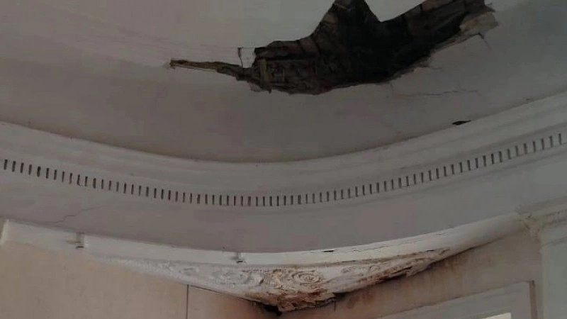 В Новороссийске власти обещают начать ремонт в школе №21: ситуация с потолком вызывает беспокойство