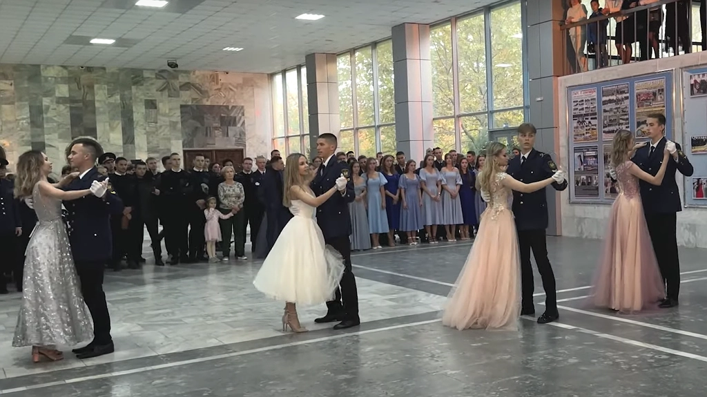 Главная картинка новости: Главное светское событие Ушаковки: вуз в 18 раз провел «Осеннюю ассамблею»