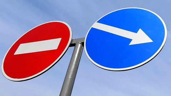 Дорогу к пляжу в Дюрсо перекрывают ради платной парковки — жители жалуются в ГИБДД