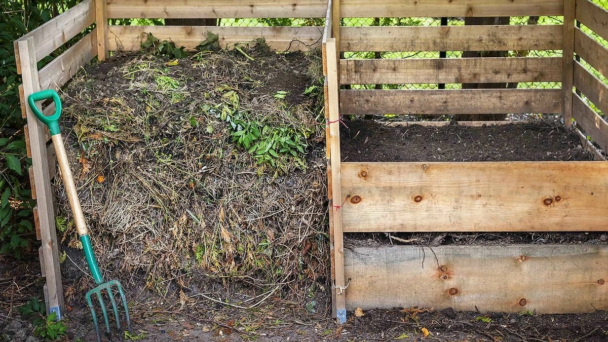 Главная картинка новости: Осенний компост: 3 правила для быстрого приготовления удобрения к весне