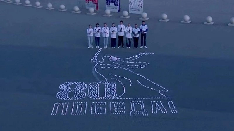 В Новороссийске зажгли тысячи огоньков в память о подвиге предков