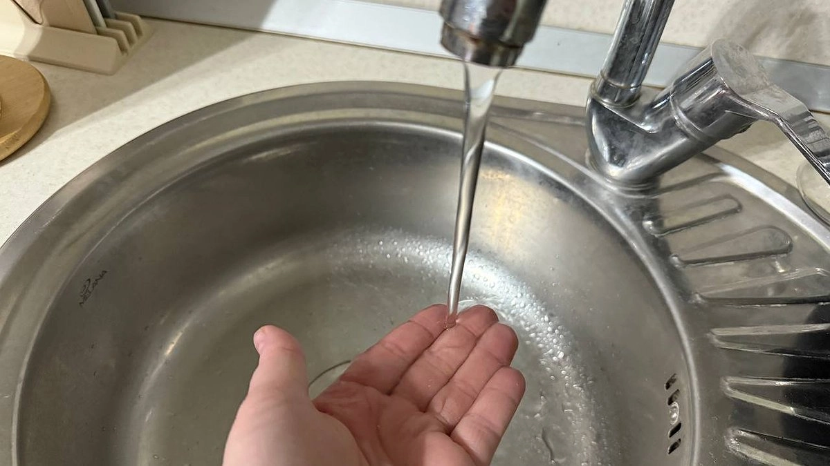 Этот старый способ работает на все 100%: вода из крана чище магазинной - без фильтров и лишних трат