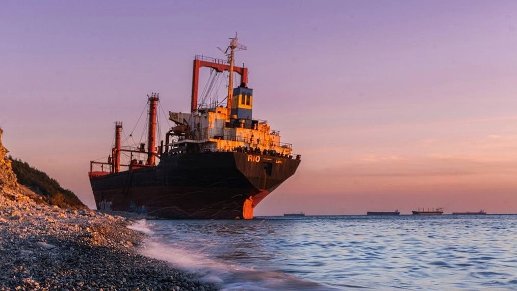 Сухогруз «Рио» под Новороссийском хотят убрать в 2025 году