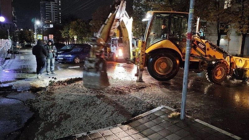 В Новороссийске продолжают устранять аварии на теплосетях