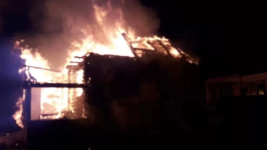 В пригороде Новороссийска сгорел дотла деревянный дом