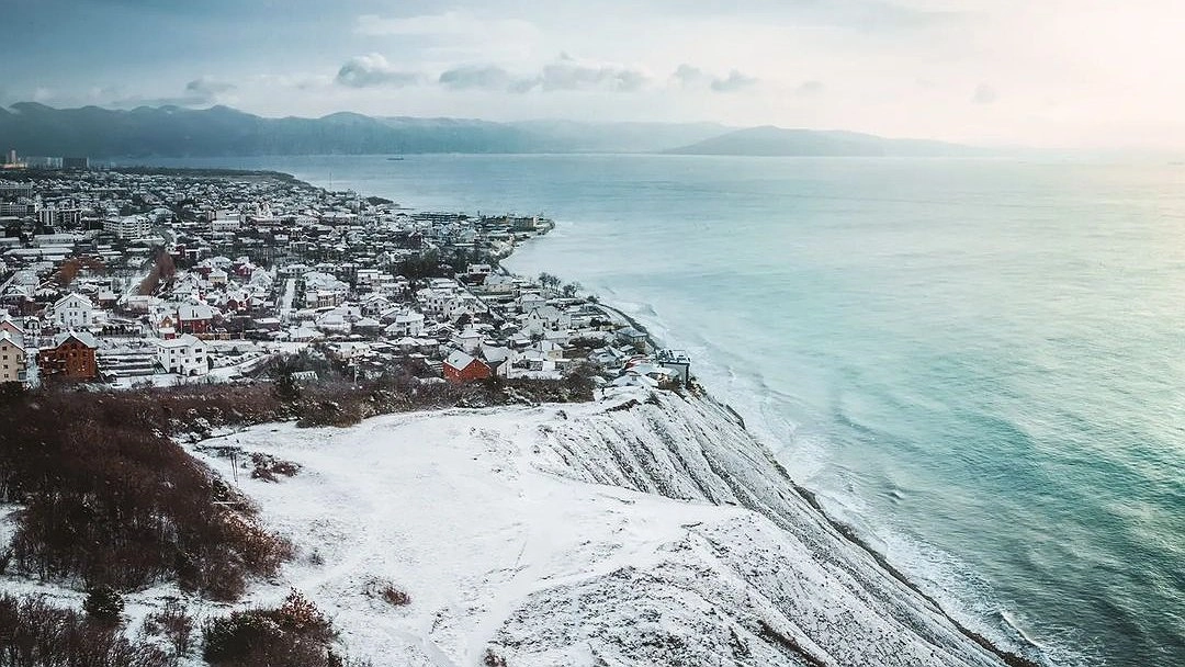 9 волшебных фото заснеженного Новороссийска