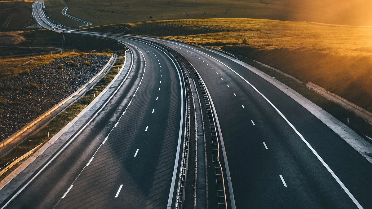 Главная картинка новости: Новороссийск и Сочи может соединить новая скоростная трасса