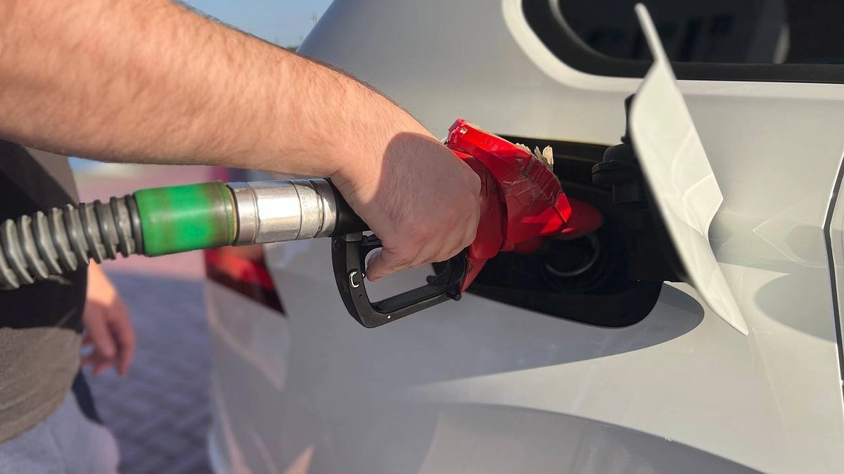 Зачем опытные водители давно заливают спирт в бензобак: мотайте на ус, если не знали