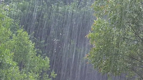 Гроза, град и шквальный ветер: чем удивит кубанская погода на этой неделе