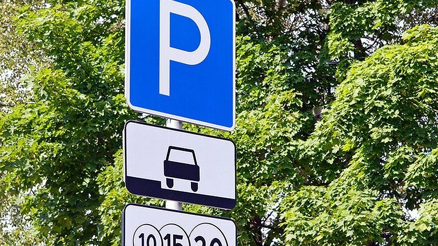 У ЖД вокзала Новороссийска вернут платную парковку, а на набережной обустроят новую