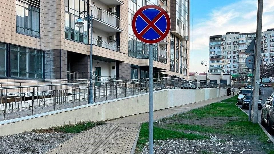 По просьбе новороссийцев установили знак, запрещающий парковку