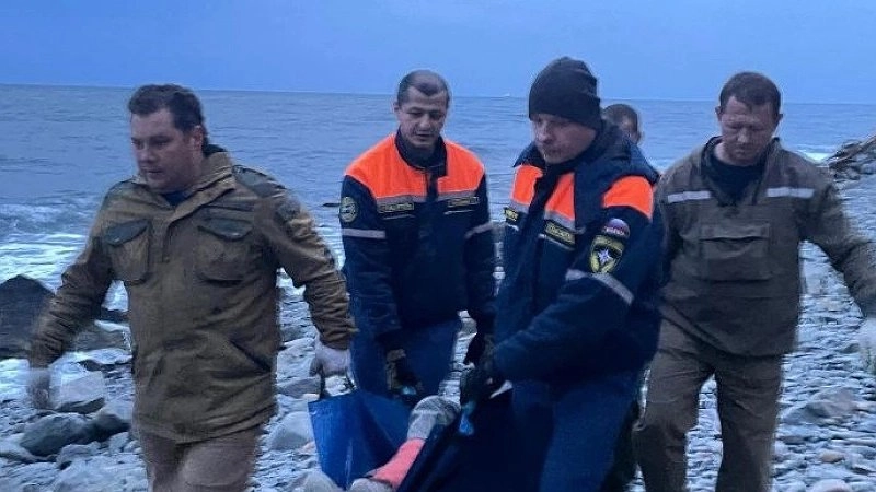 В Новороссийске девушка травмировала ногу во время прогулки и нуждалась в помощи спасателей