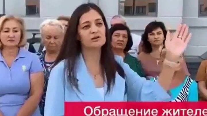 Жители Новороссийска не могут подъехать к собственному дому, поэтому записали обращение к Путину