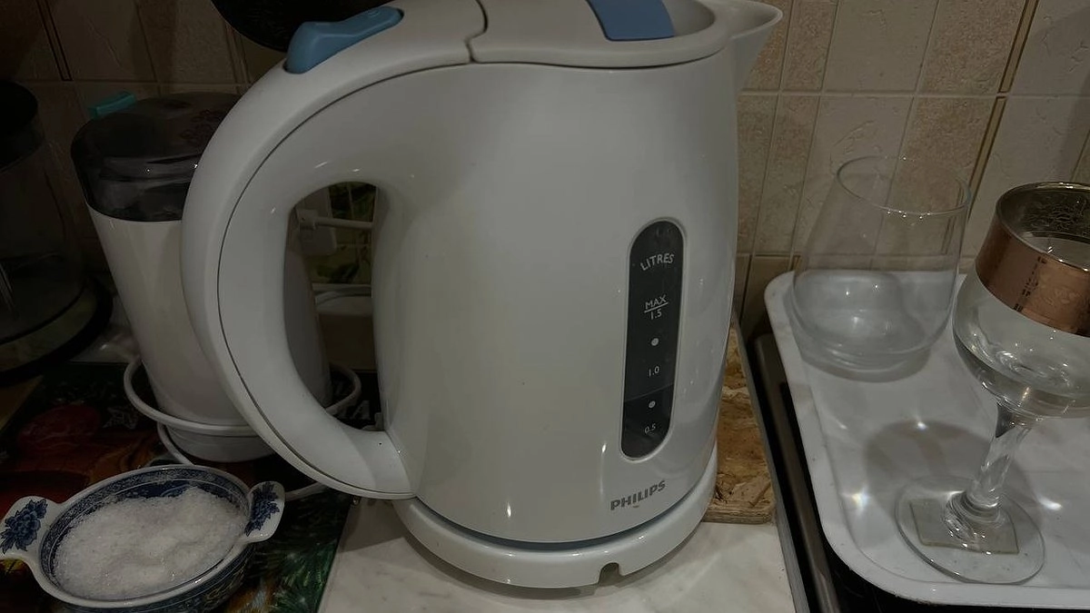 Забудьте про уксус и соду: специалист назвал единственный метод избавить новый чайник от токсичного запаха