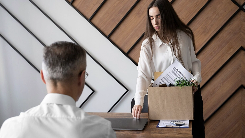 Массовые сокращения: какие отрасли затронет новая волна и что делать, если вы под угрозой увольнения