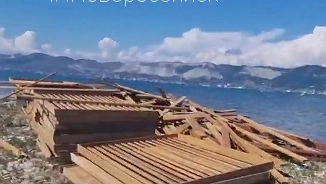 На острове Суджук в Новороссийске снова нашли строительные материалы